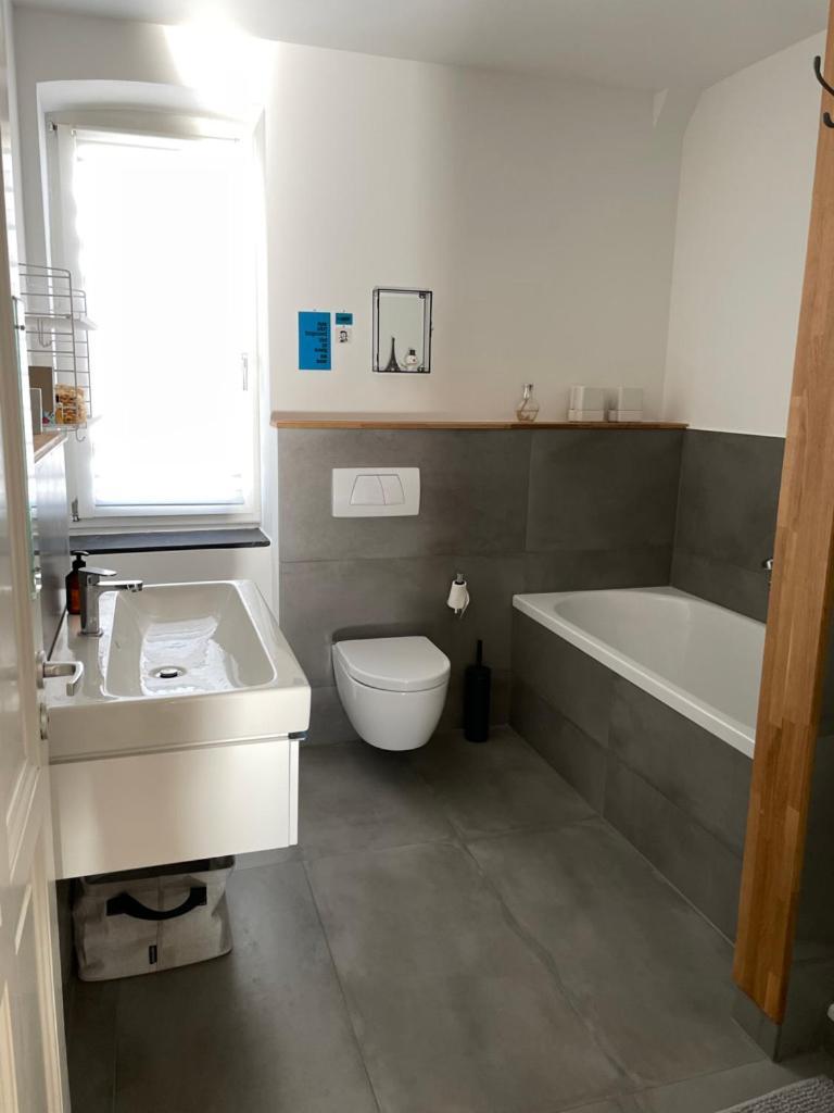Haus Mit Tuermchen Appartement Solingen Buitenkant foto