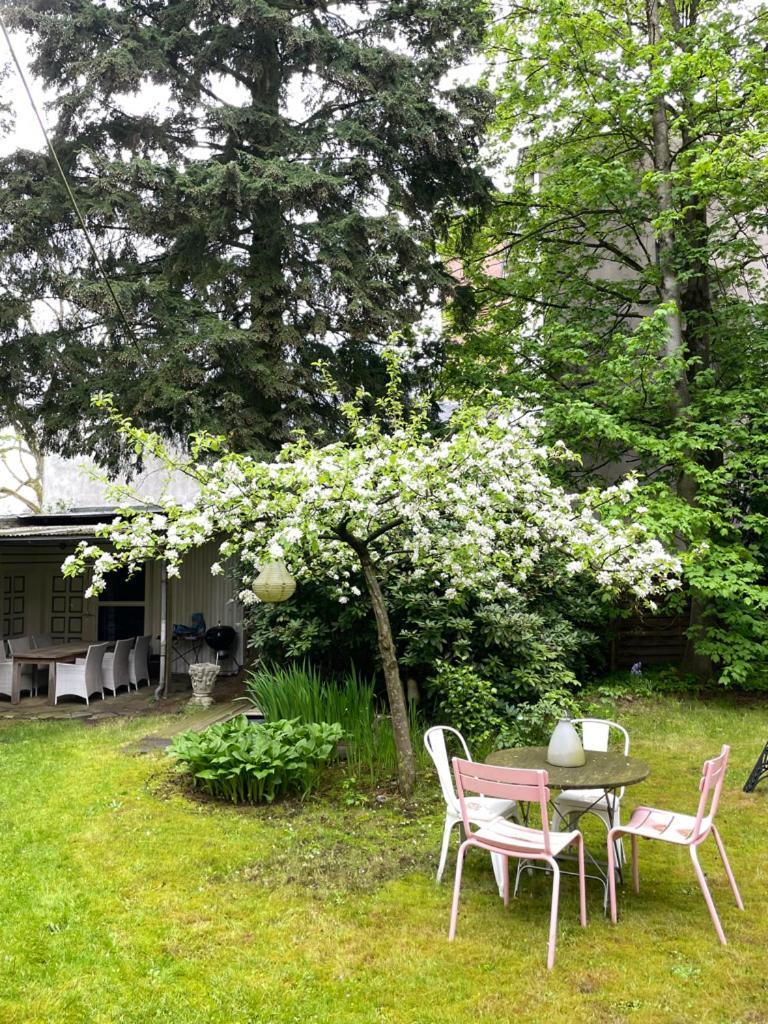 Haus Mit Tuermchen Appartement Solingen Buitenkant foto
