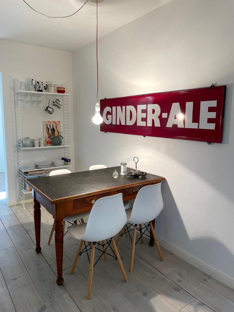 Haus Mit Tuermchen Appartement Solingen Buitenkant foto