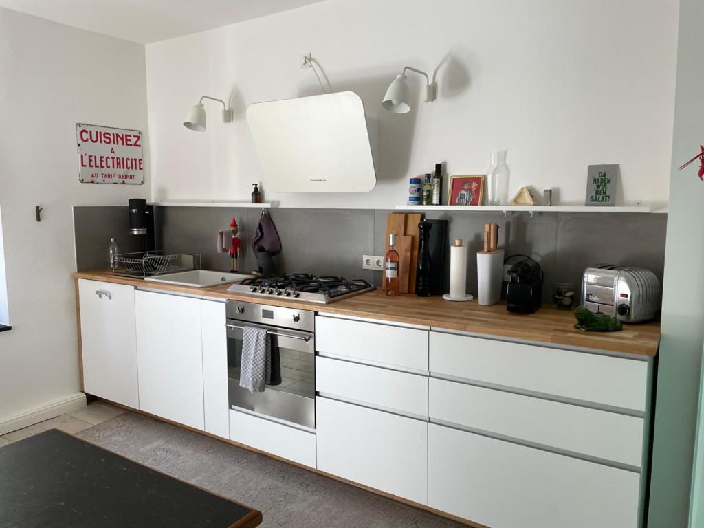 Haus Mit Tuermchen Appartement Solingen Buitenkant foto
